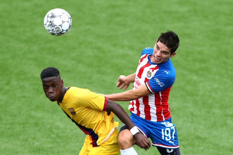 Ilaix Moriba (L) for Barcelona